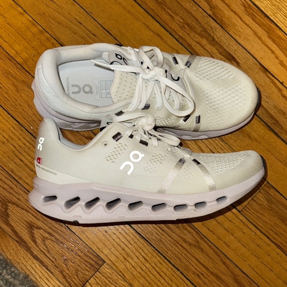 On Running Shoes - On Cloud White Running Shoes. Size women’s 9.5. Like new. worn once.